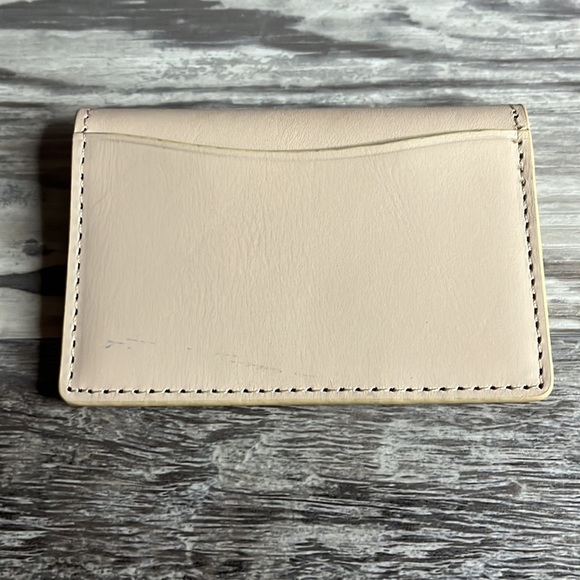 Thread Blocking Slim Bifold Wallet with Card Protection - Picture 3 of 8